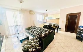 Lovely 3-Bedroom Rental Unit In Durres